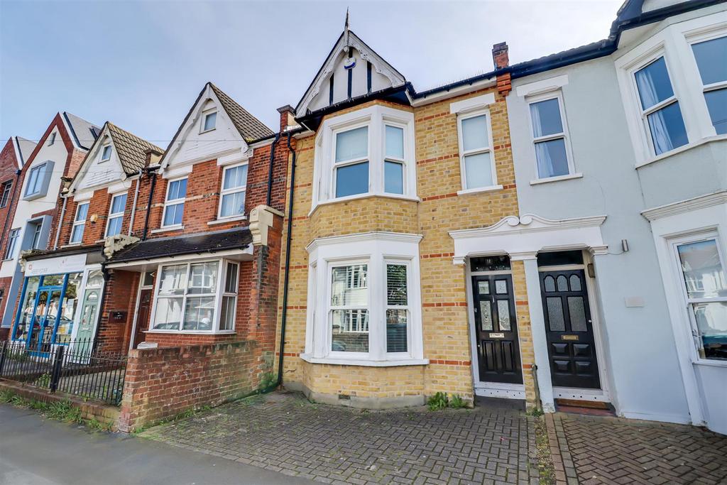 Pall Mall, LeighOnSea SS9 4 bed terraced house for sale £550,000