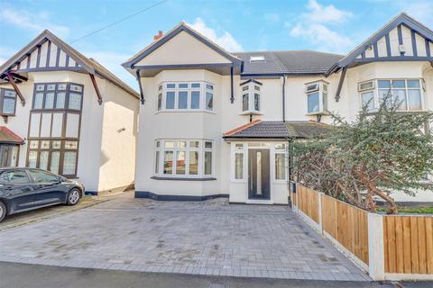118a Ambleside Drive, Southend-on-sea, SS1 2UN