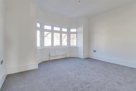 118a Ambleside Drive, Southend-on-sea, SS1 2UN