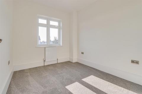118a Ambleside Drive, Southend-on-sea, SS1 2UN