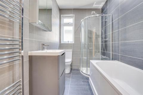 118a Ambleside Drive, Southend-on-sea, SS1 2UN