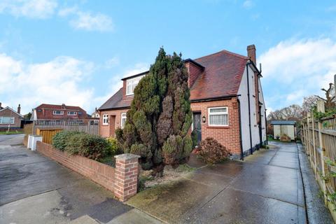 2 bedroom chalet for sale, Olive Avenue, Leigh-On-Sea SS9