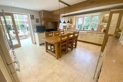 3 bedroom detached house for sale, Lodge Close, Hinckley LE10