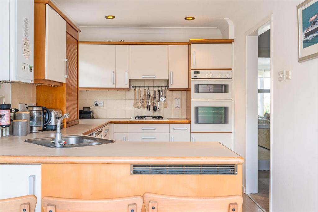 3 Gardens Crescent 321510 - (8).jpg