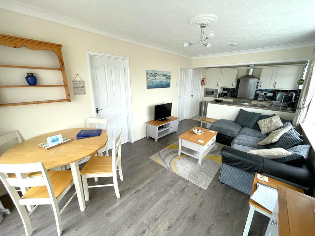Lounge/Kitchen