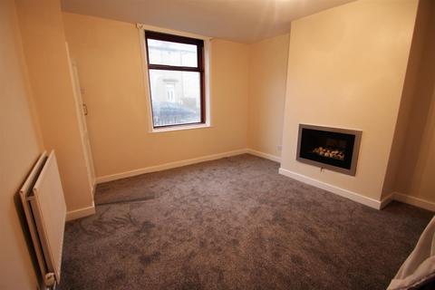 2 bedroom end of terrace house to rent, Victoria Place, Brighouse
