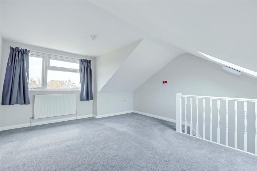 114 Lyndhurst rd 2.JPG
