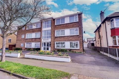 2 bedroom flat for sale, Fernleigh Drive, Leigh-On-Sea SS9