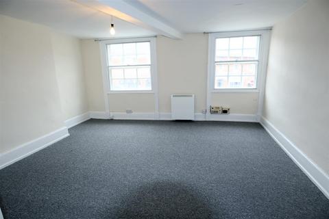 2 bedroom flat to rent, Melton Road, Oakham LE15