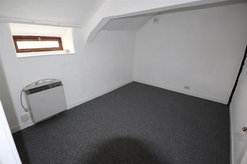 2 bedroom flat to rent, Melton Road, Oakham LE15