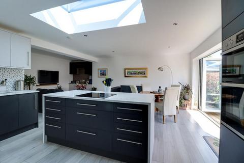 32 Adalia Crescent, Leigh-on-sea, SS9 3SN