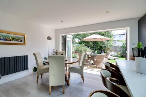 32 Adalia Crescent, Leigh-on-sea, SS9 3SN
