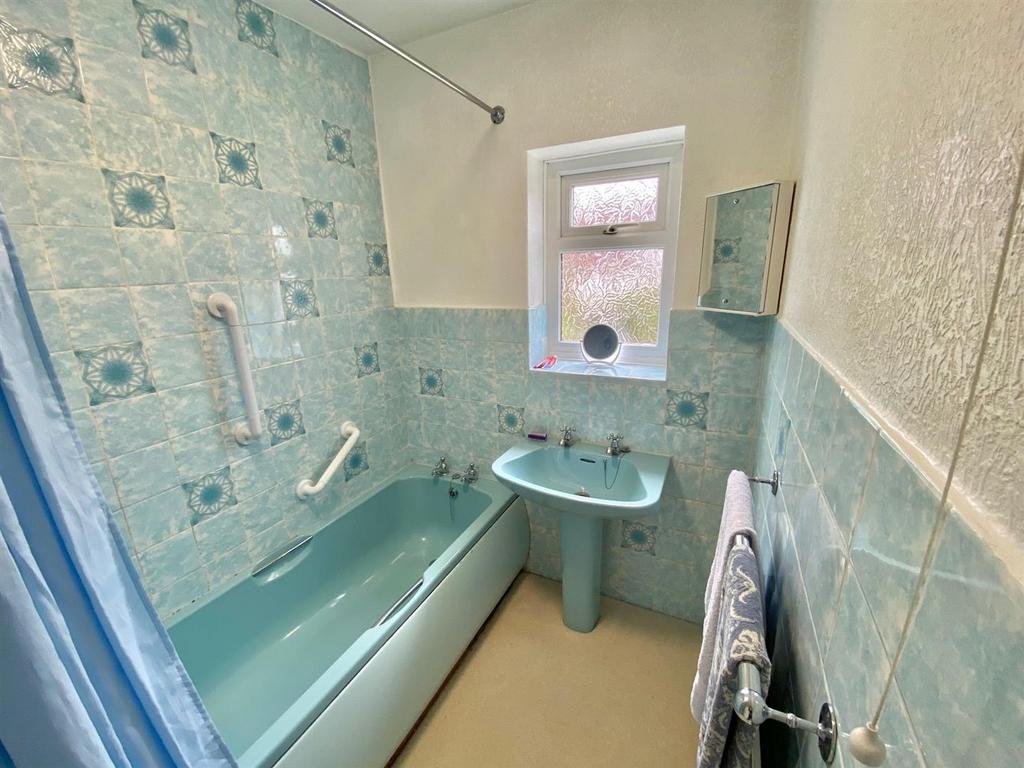 Bramleys Estate Agents - Broadgate Crescent - Almo