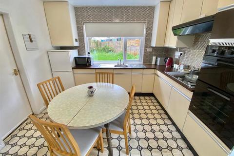 5 Broadgate Crescent, Huddersfield, HD5 8HT