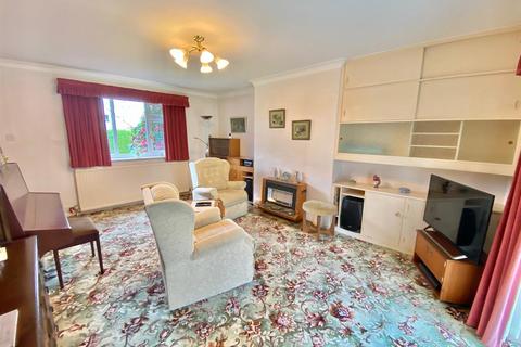 5 Broadgate Crescent, Huddersfield, HD5 8HT