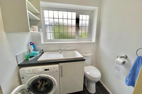 5 Broadgate Crescent, Huddersfield, HD5 8HT