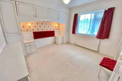 5 Broadgate Crescent, Huddersfield, HD5 8HT