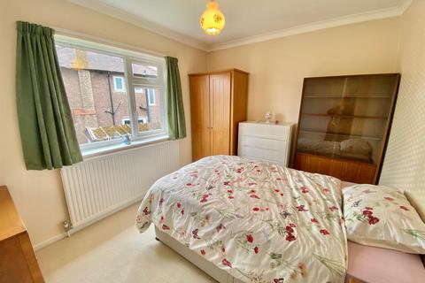 5 Broadgate Crescent, Huddersfield, HD5 8HT