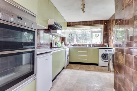 6 Cockethurst Close, Westcliff-on-sea, SS0 0DU