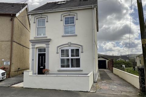 4 bedroom detached house for sale, Walter Road, Ammanford