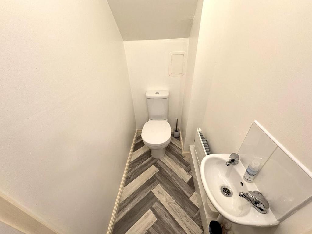 Cloakroom/wc