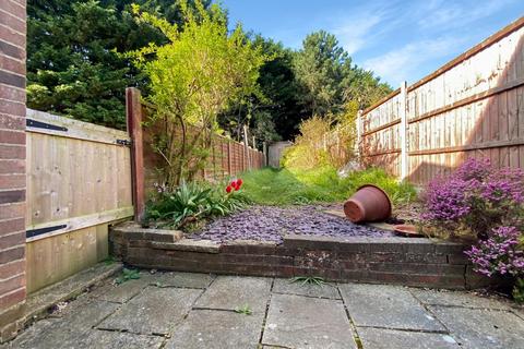 16 Bergholt Road, Colchester, CO4 5AB