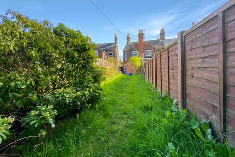 16 Bergholt Road, Colchester, CO4 5AB