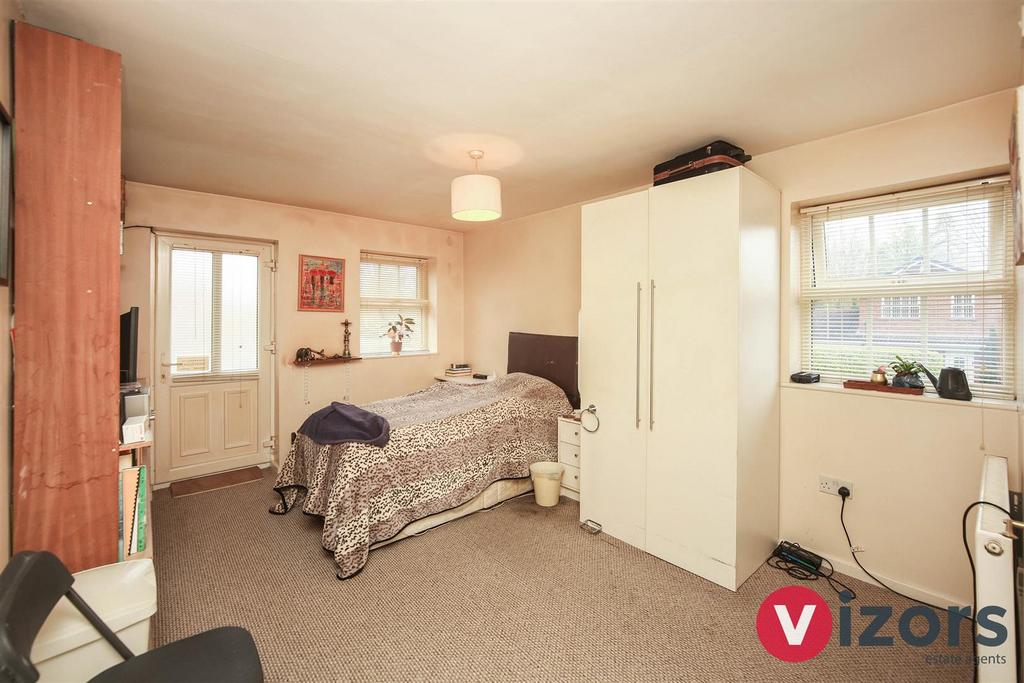 Annex/ground floor bed 5
