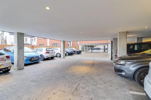 2 bedroom retirement property for sale, Cranleigh Drive, Leigh-On-Sea SS9