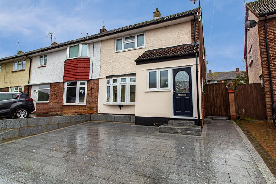Martock Avenue, WestcliffonSea SS0 2 bed end of terrace house for