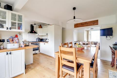 3 bedroom end of terrace house for sale, Arterial Road, Leigh-On-Sea SS9