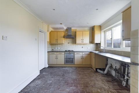 3 bedroom house for sale, Overbury Crescent, New Addington, Croydon, Surrey