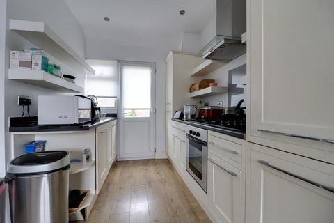 21 Agnes Avenue, Leigh-on-sea, SS9 3SX