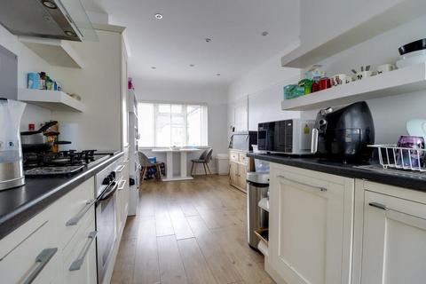21 Agnes Avenue, Leigh-on-sea, SS9 3SX