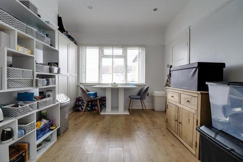 21 Agnes Avenue, Leigh-on-sea, SS9 3SX