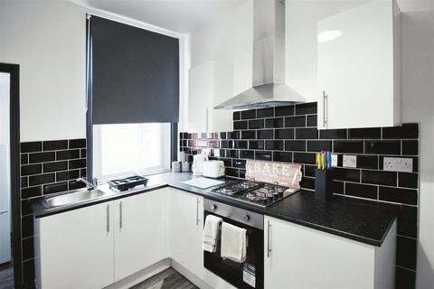 4 bedroom flat to rent, Stanhope Road, South Shields