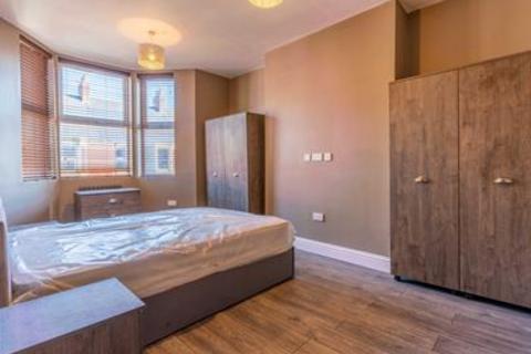 2 bedroom flat to rent, Warton Terrace, Newcastle Upon Tyne