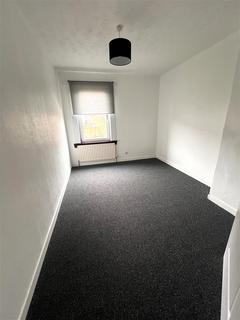 3 bedroom flat to rent, Mosspark Road, Coatbridge ML5