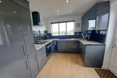 16 Cedar Vale, Kirkbymoorside, York, YO62 6BU