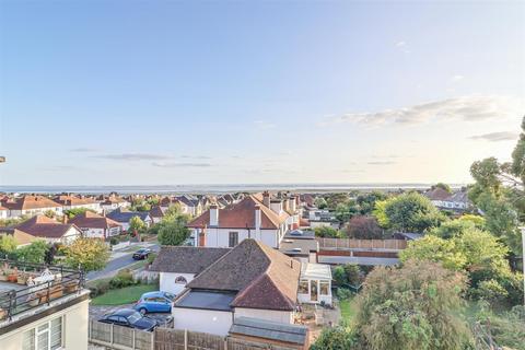 2 bedroom flat for sale, Leigh Heath Court, London Road, Leigh-On-Sea SS9