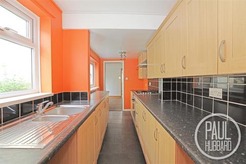 3 bedroom terraced house to rent, Lorne Road, Lowestoft, NR33