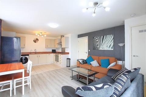 2 bedroom apartment to rent, 92A Bath Road, Hounslow TW3