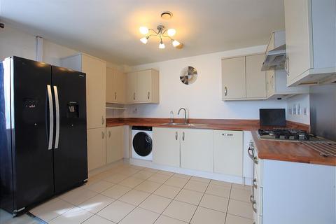2 bedroom apartment to rent, 92A Bath Road, Hounslow TW3
