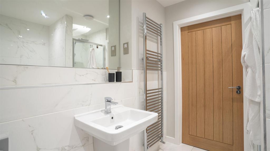 En Suite Shower Room