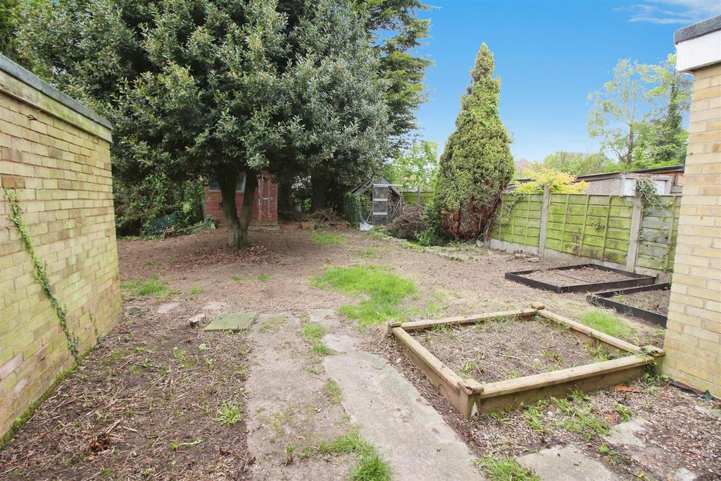 Fairburn Drive, Leeds LS25 4 bed semidetached house for sale £260,000