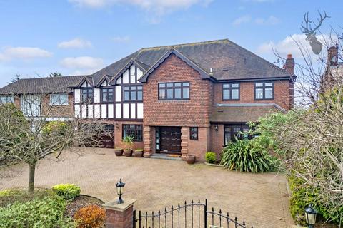 7 bedroom detached house to rent, Hainault Road, Chigwell IG7
