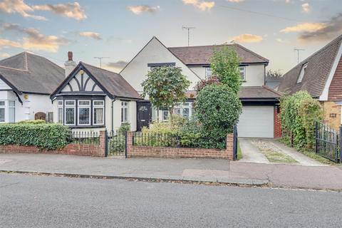 4 bedroom detached house for sale, Bonchurch Avenue, Leigh-On-Sea SS9