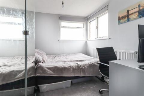 76c Arterial Road, Leigh-on-sea, SS9 4DA