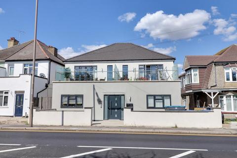 Hadleigh - 3 bedroom apartment for sale