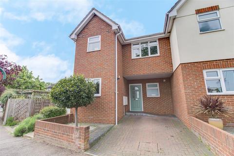 4 bedroom end of terrace house for sale, Westcliff Drive, Leigh-On-Sea SS9
